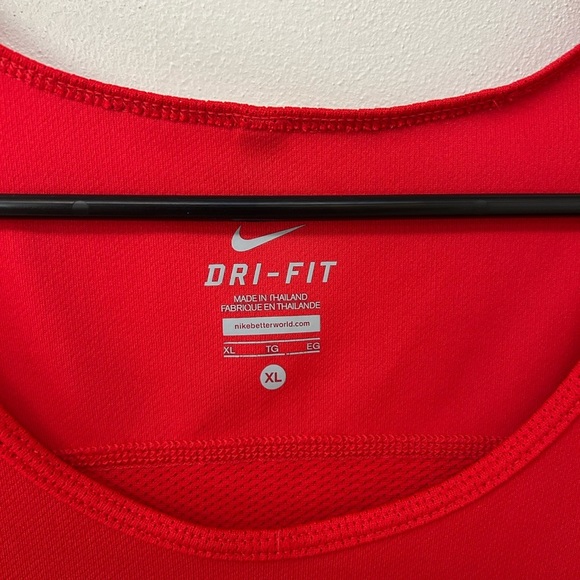 Nike Relaxed Red Sleeveless Tank Top - Picture 3 of 4